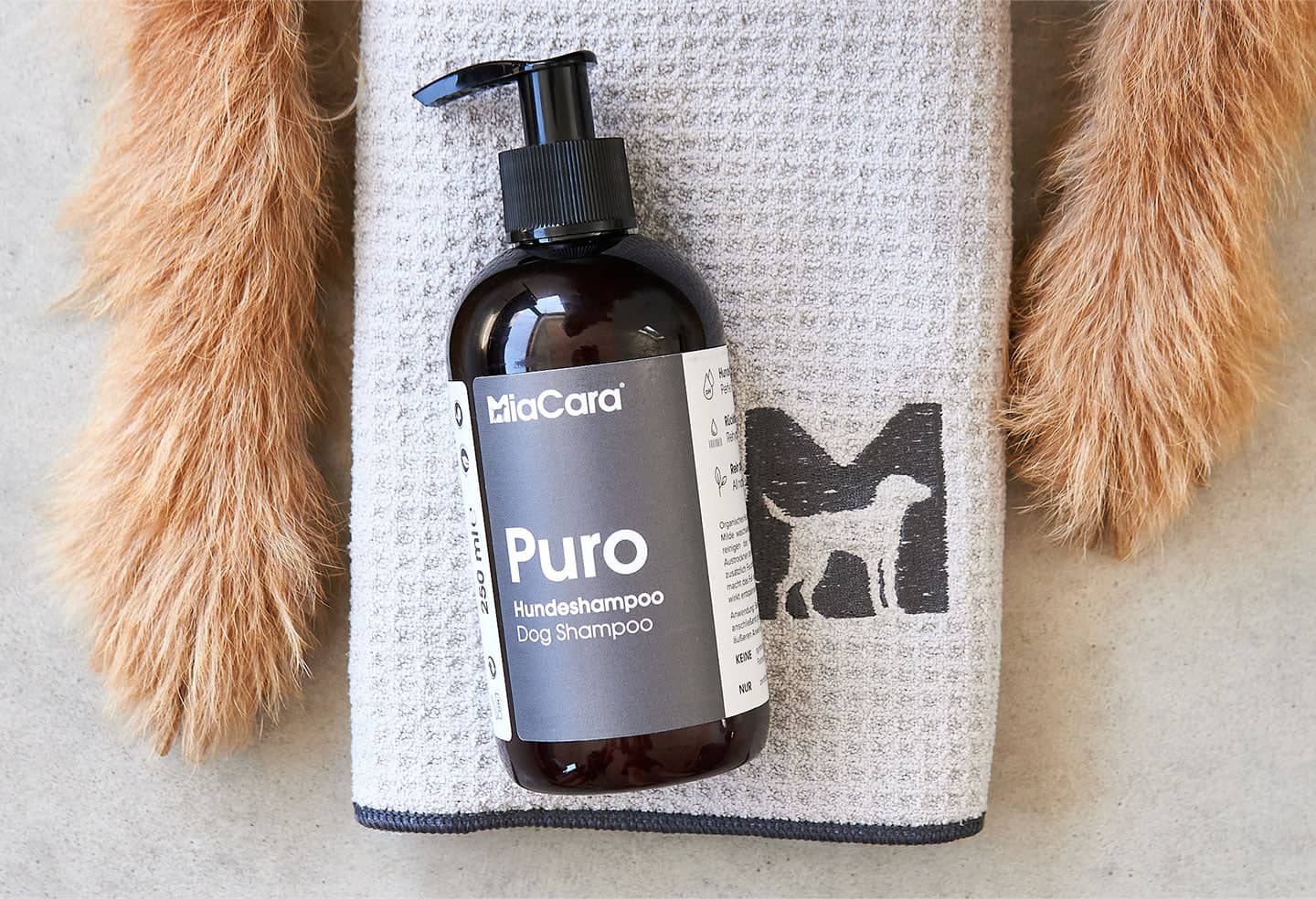 Hydrating dog shampoo with aloe vera and jojoba oil