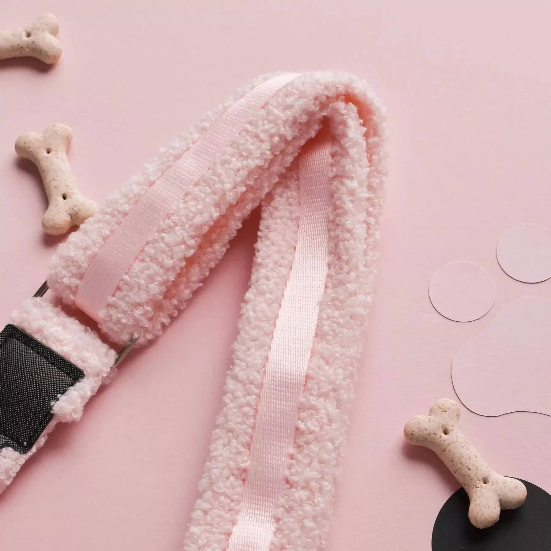 Cute and durable pink dog bag strap detail