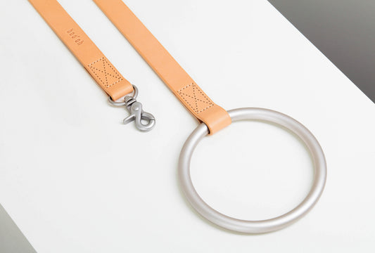 Elegant Lumi Leash Brown with Lightweight Aluminum Handle