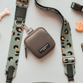 Załaduj obraz do przeglądarki galerii, Functional tan dog walking bag for outdoor adventures
